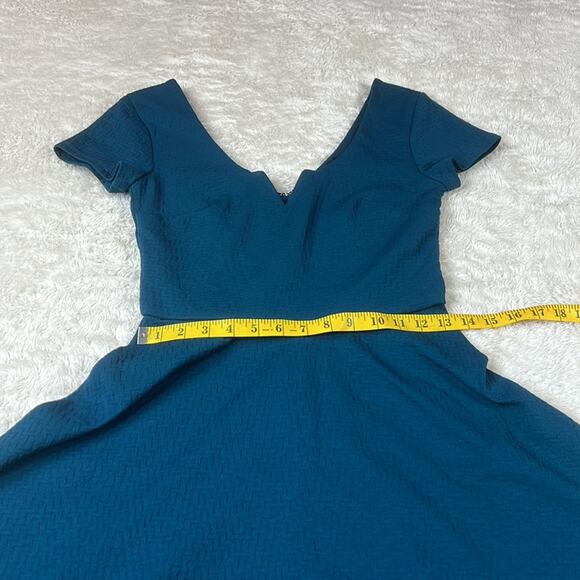 Trixi tetxtured teal fit and flare dress, size 3 - Picture 6 of 9